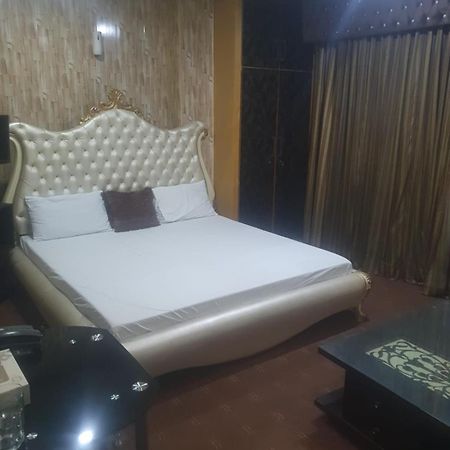 Town Guest House Toba Tek Singh Bagian luar foto