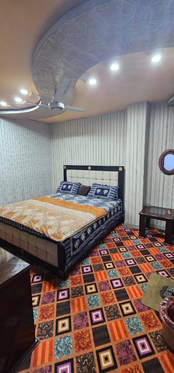 Town Guest House Toba Tek Singh Bagian luar foto