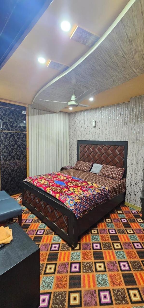 Town Guest House Toba Tek Singh Bagian luar foto