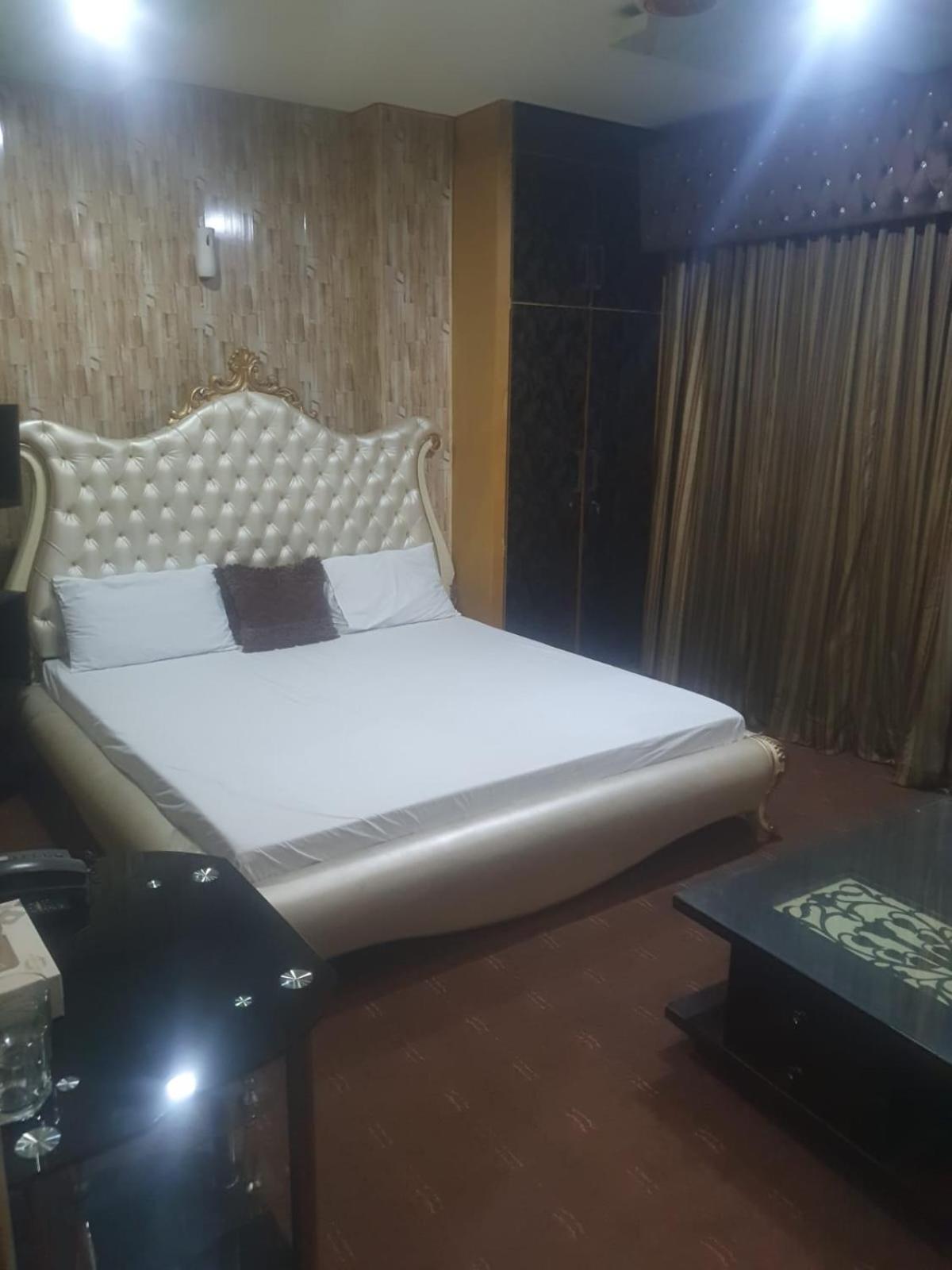 Town Guest House Toba Tek Singh Bagian luar foto