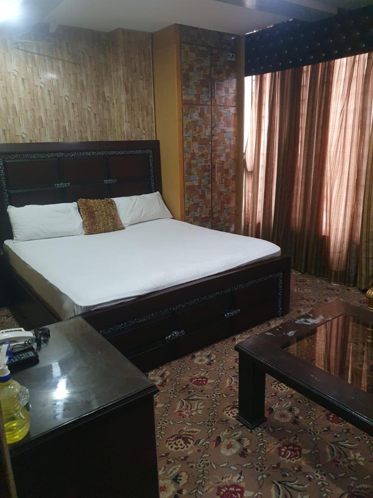 Town Guest House Toba Tek Singh Bagian luar foto