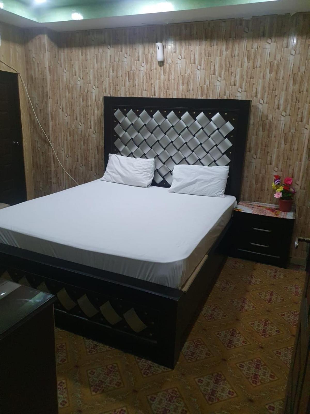 Town Guest House Toba Tek Singh Bagian luar foto